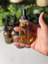 Load image into Gallery viewer, Moisturizing Yoni Oil